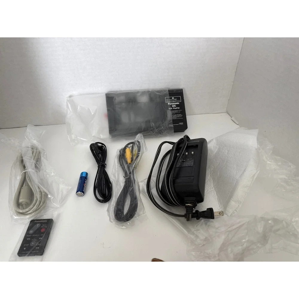 Panasonic PV-L751 VHSC Palmcorder Camcorder 26x Zoom 4.0 LCD PalmSight Boxed